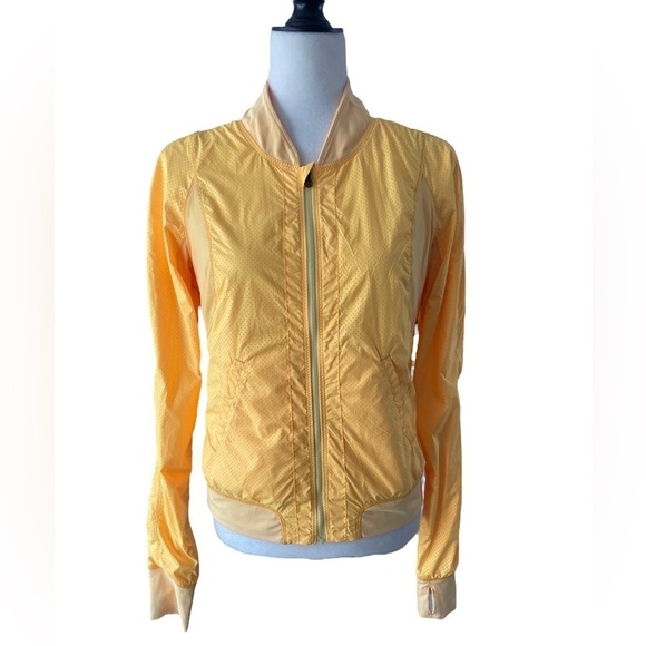 Lululemon Run: Two To Make It True Jacket
Mellow Lemon / Burning Yellow - Picture 13 of 15